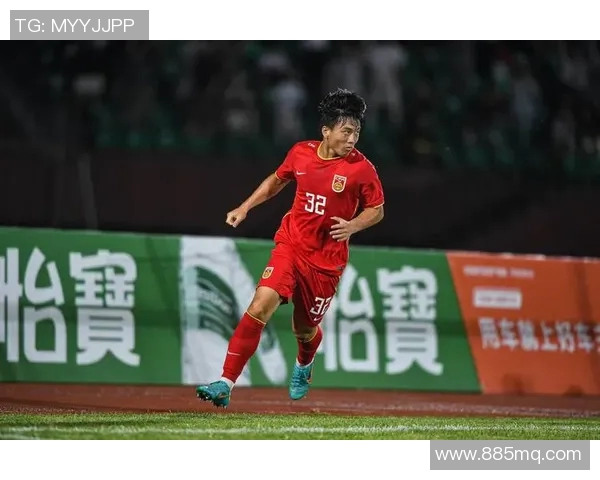 足球明星化身路人街头踢球展现真实风采引发热议 足球明星化身路人街头踢球展现真实风采引发热议