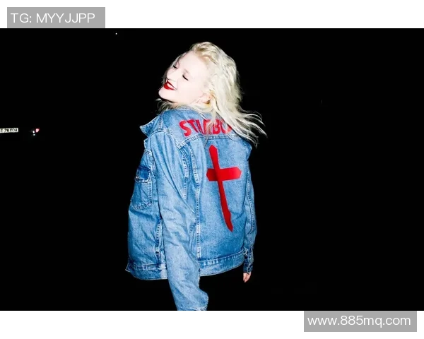 足球明星休闲风头像展示个性魅力与时尚风潮的完美结合 足球明星休闲风头像展示个性魅力与时尚风潮的完美结合